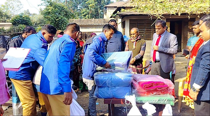 দোয়ারাবাজারে অগ্নিসংযোগে ক্ষতিগ্রস্ত পরিবারকে কম্বল ও খাবার প্রদান