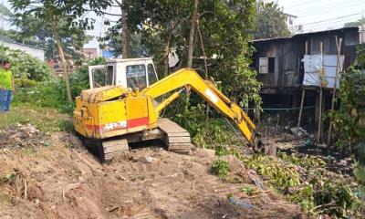 জেলা প্রশাসকের উদ্যোগে পৌরসভার দখল হওয়া খাল  উদ্ধার কার্যক্রম শুরু