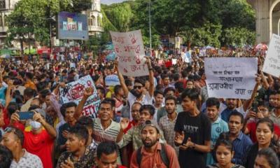 শাহবাগে সনাতন ধর্মাবলম্বীদের নিরাপত্তার দাবিতে বিক্ষোভ