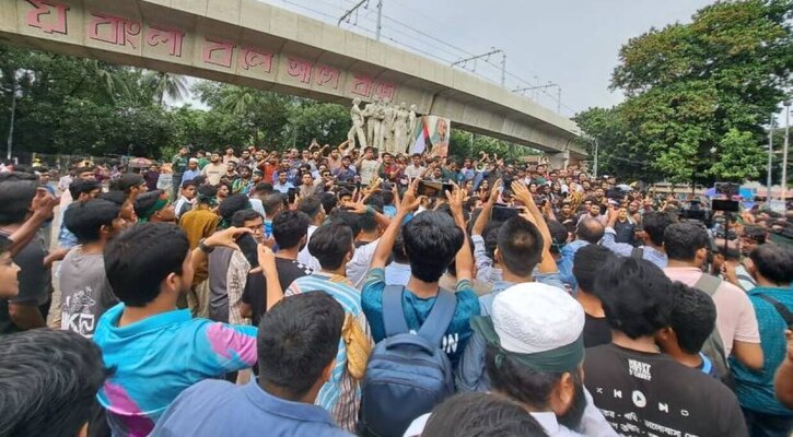 শেখ হাসিনার বিচারের দাবিতে ঢাবিতে বিক্ষোভ