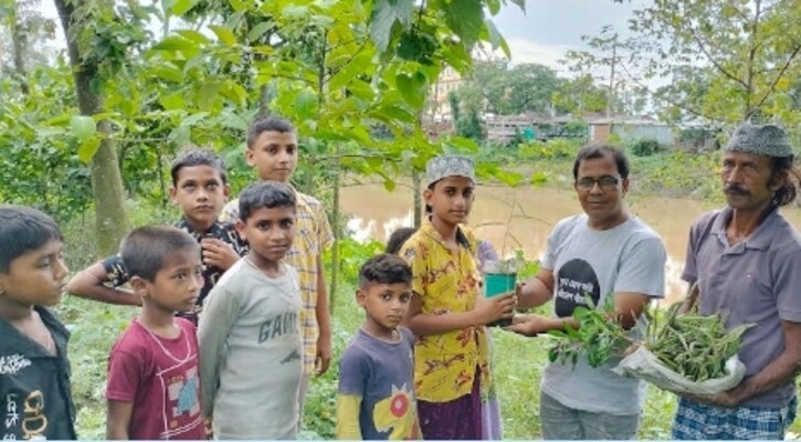 বজ্রপাত নিরোধক তালগাছের চারা রোপন করেছে খোয়াই রিভার ওয়াটারকিপার