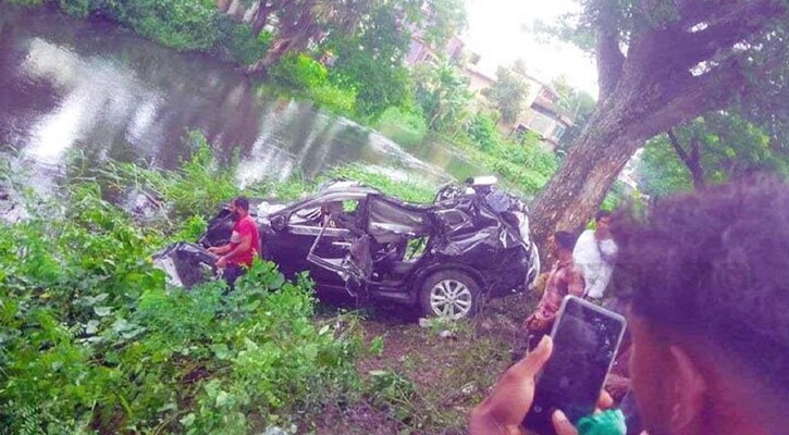 কুমিল্লায় গাছের সঙ্গে মাইক্রোবাসের ধাক্কা, নিহত ৩