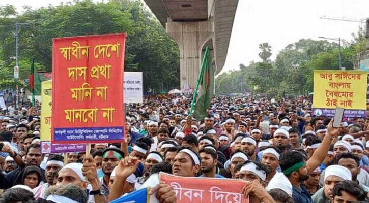 শাহবাড়ে সরকারি প্রতিষ্ঠানের আউটসোর্সিং কর্মীদের বিক্ষোভ