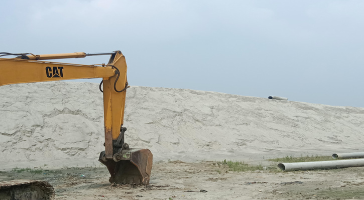 অবৈধ বালু ব্যবসা হাতবদল হয়ে এখন রায়গঞ্জ উপজেলা বিএনপির হাতে