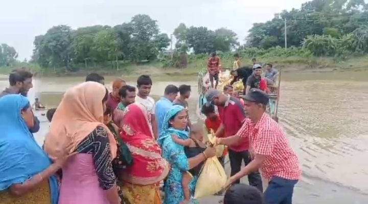 হবিগঞ্জের বানভাসি ৮শ  পরিবারকে খাদ্যসামগ্রী দিলো গ্রুপ-৮৭